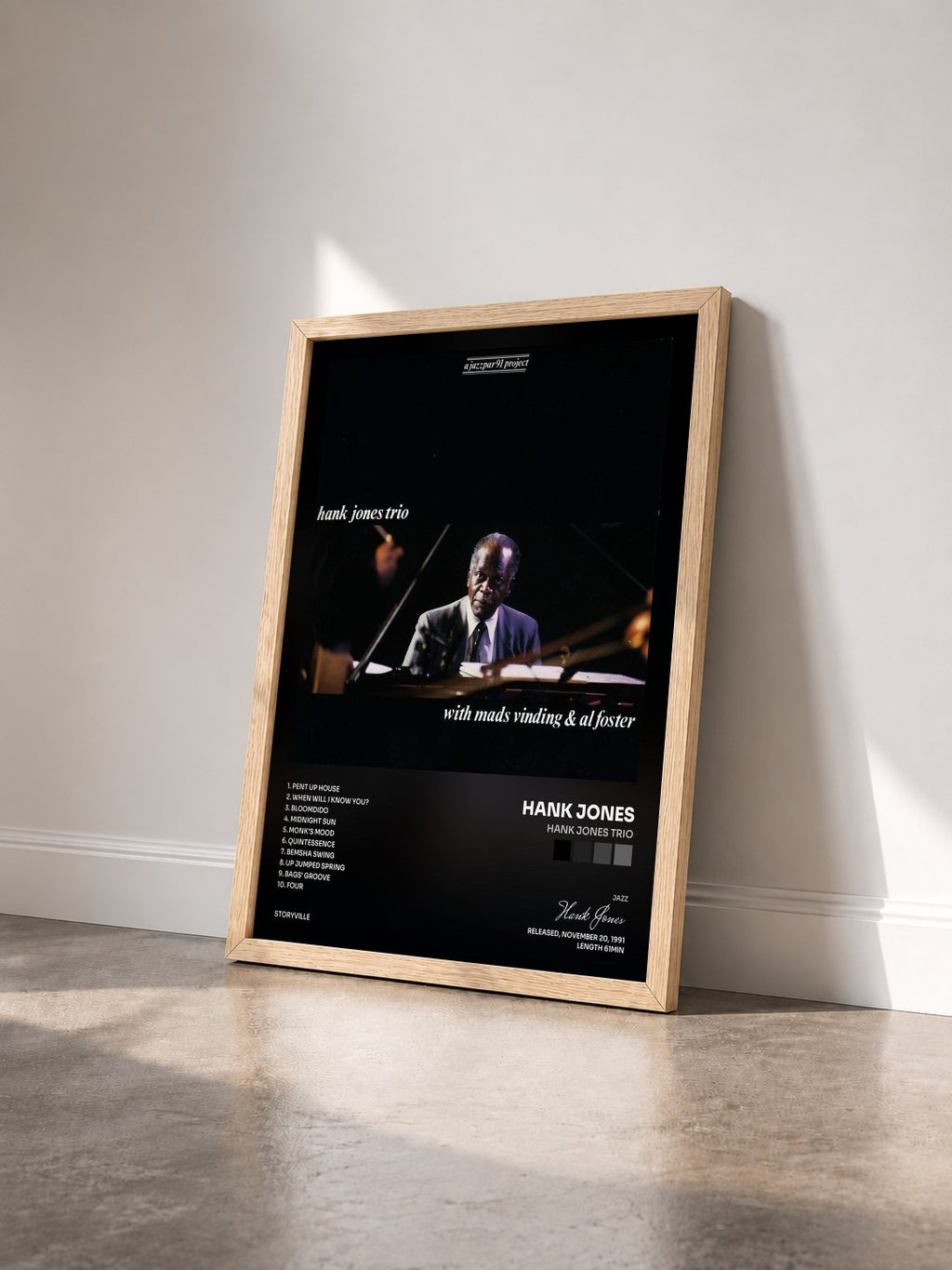 #bois Tableau de l'album Hank Jones Trio de Hank Jones vu de trois quarts, cadre en bois brut