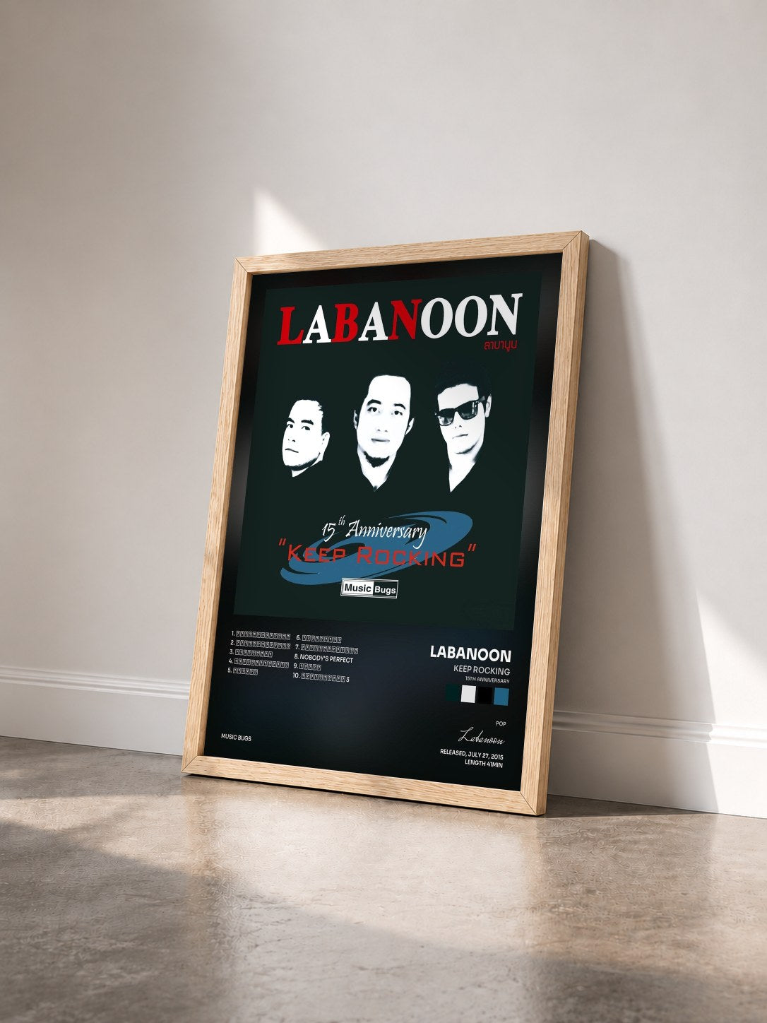 #bois Tableau de l'album Keep Rocking (15th Anniversary) de Labanoon vu de trois quarts, cadre en bois brut