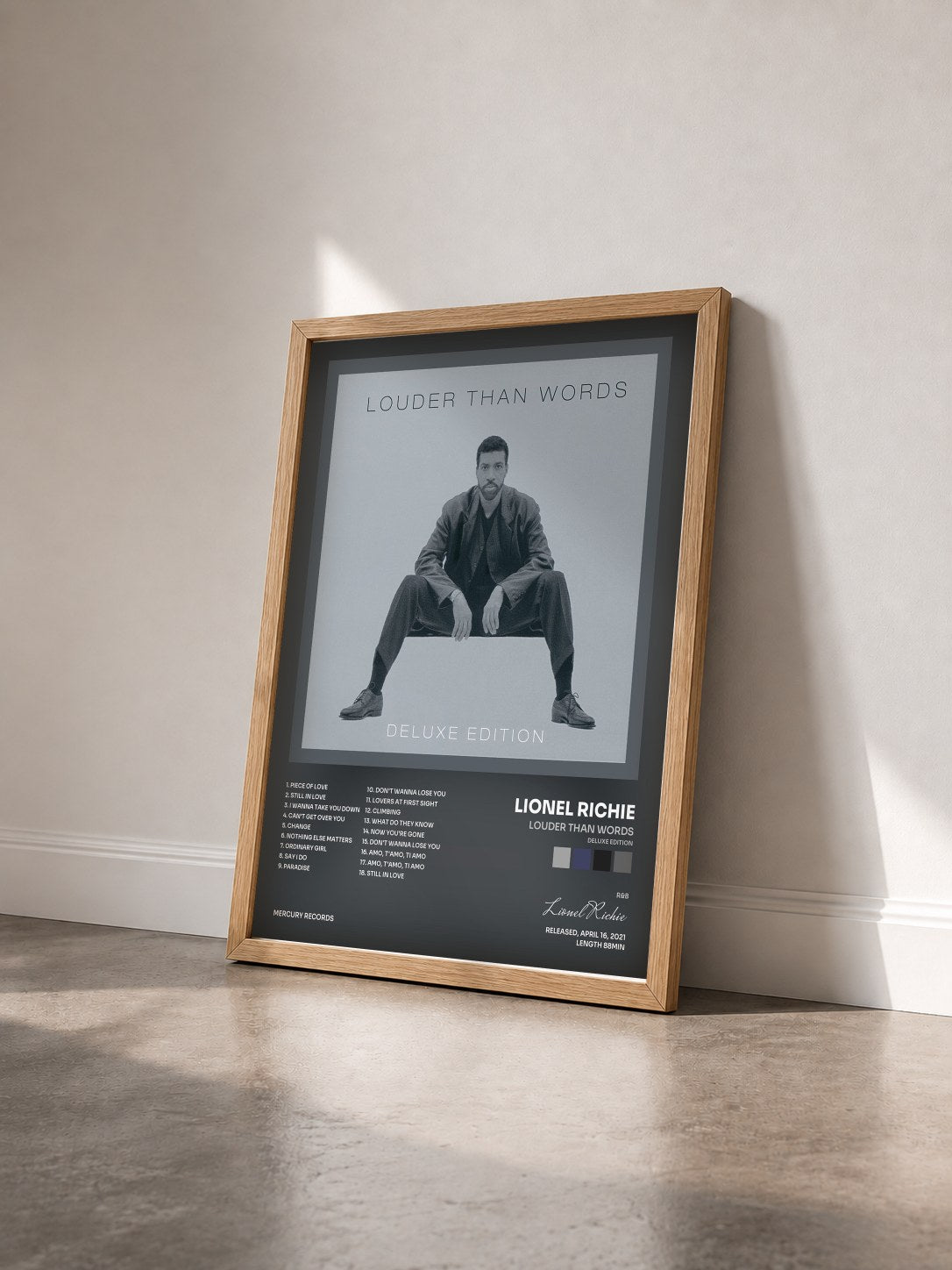 #bois Tableau de l'album Louder Than Words (Deluxe Edition) de Lionel Richie vu de trois quarts, cadre en bois brut