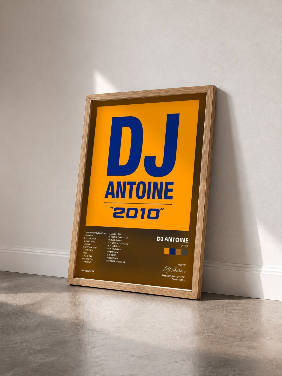 #bois Tableau de l'album 2010 de DJ Antoine vu de trois quarts, cadre en bois brut