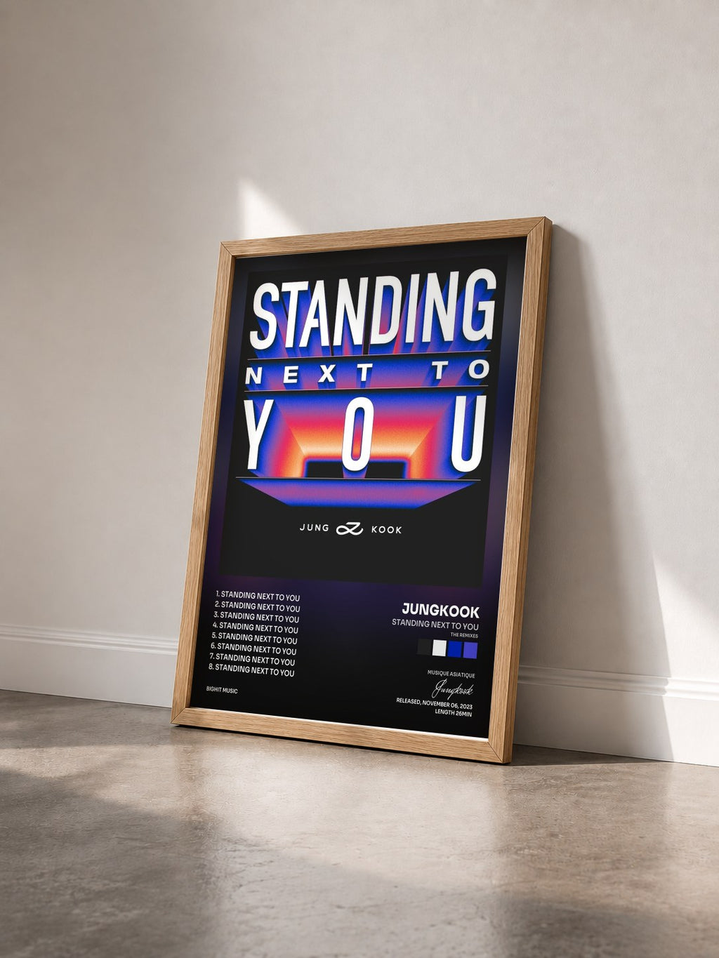#bois Tableau de l'album Standing Next to You (The Remixes) de Jungkook vu de trois quarts, cadre en bois brut