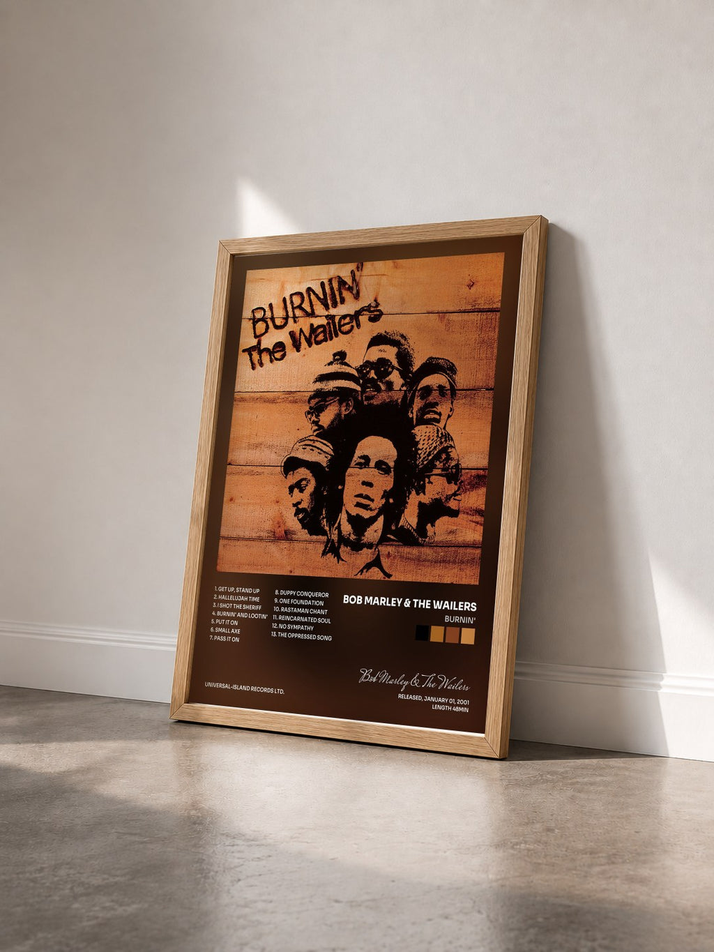 #bois Tableau de l'album Burnin' de Bob Marley & The Wailers vu de trois quarts, cadre en bois brut