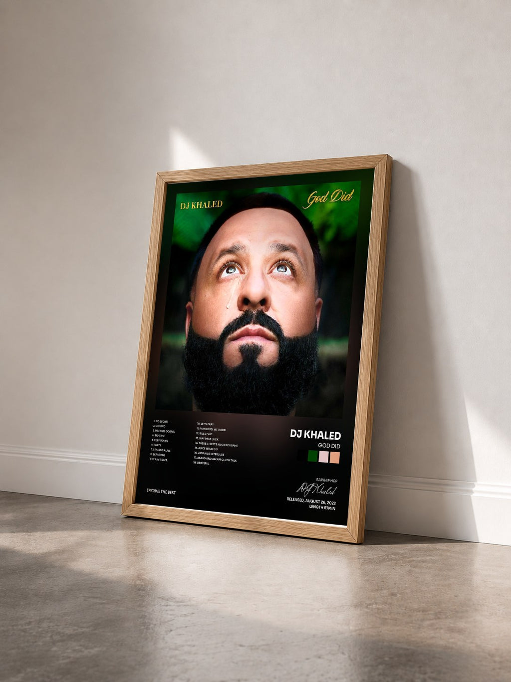 #bois Tableau de l'album GOD DID de DJ Khaled vu de trois quarts, cadre en bois brut