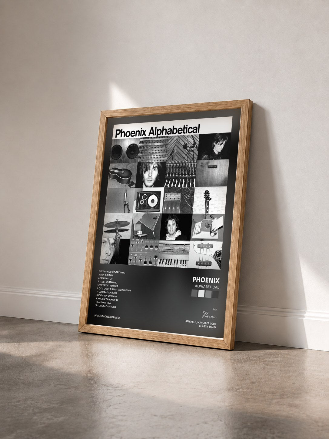 #bois Tableau de l'album Alphabetical de Phoenix vu de trois quarts, cadre en bois brut