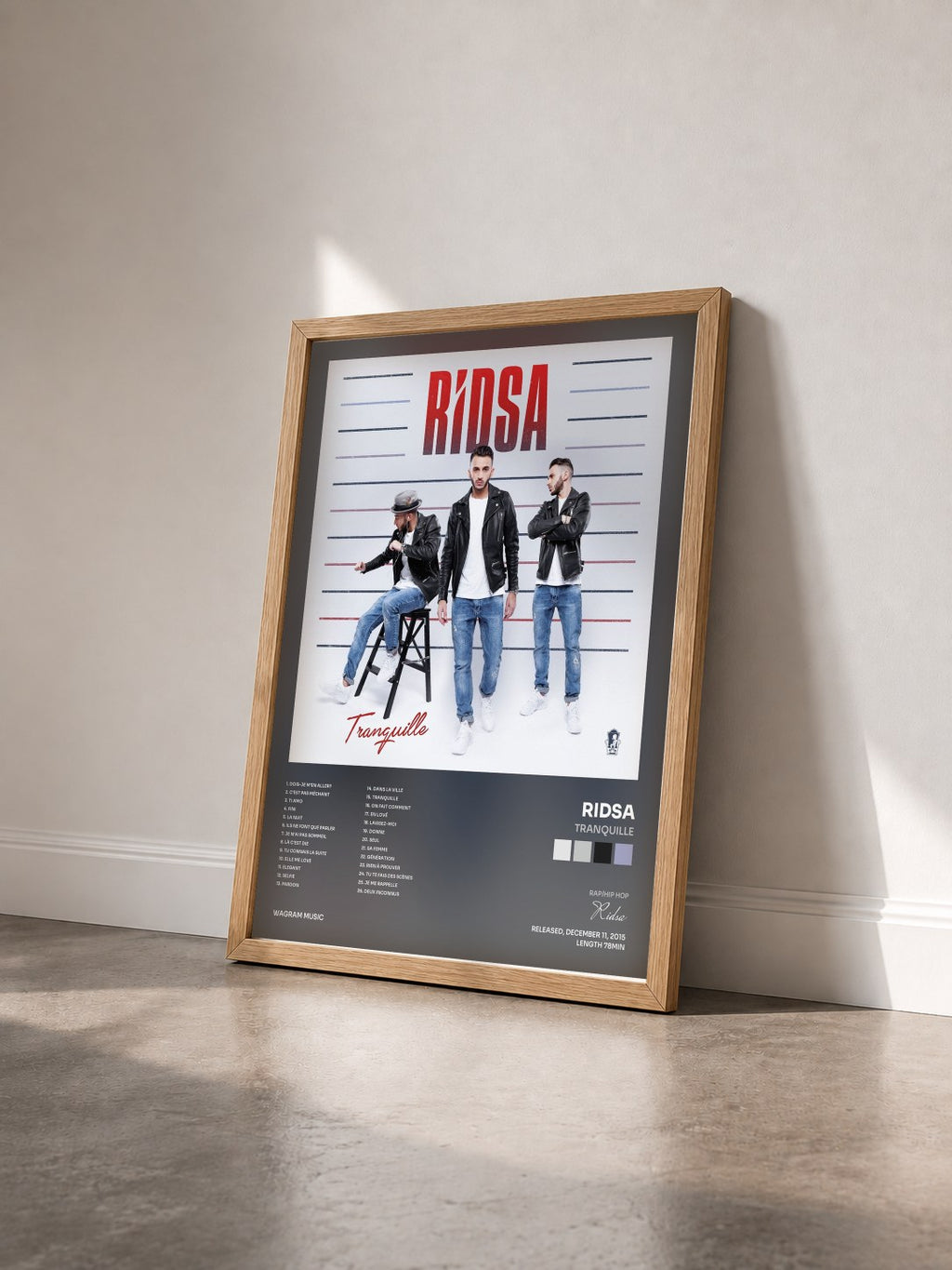 #bois Tableau de l'album Tranquille de Ridsa vu de trois quarts, cadre en bois brut
