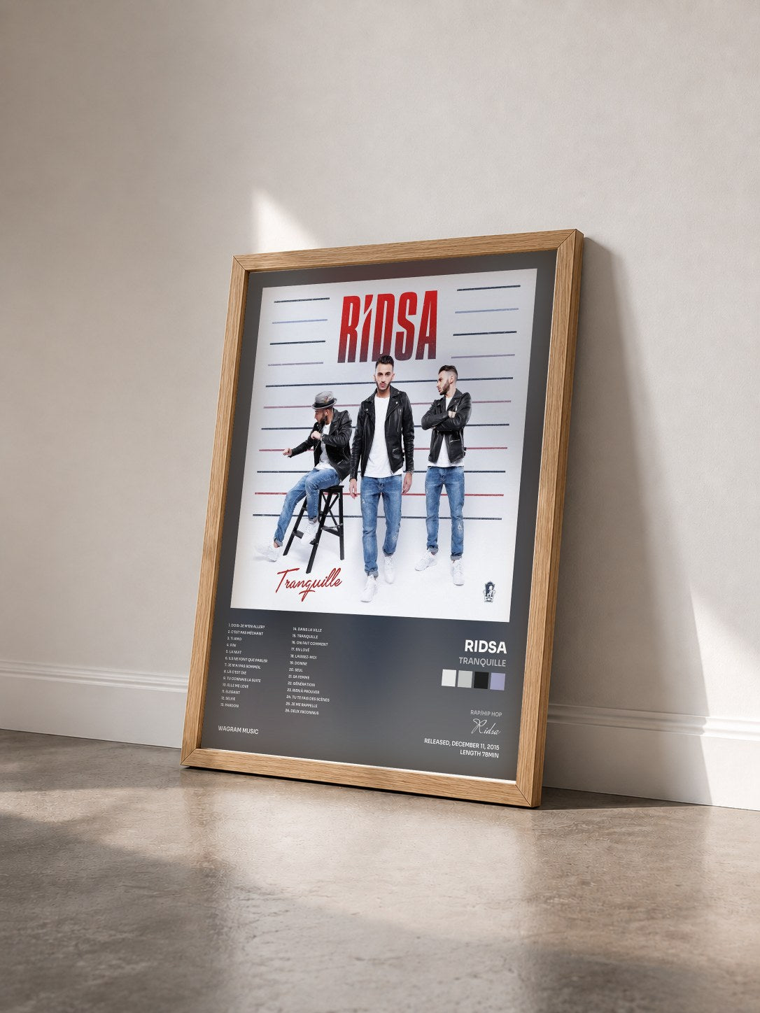 #bois Tableau de l'album Tranquille de Ridsa vu de trois quarts, cadre en bois brut