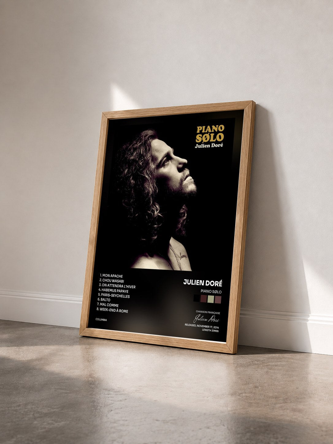 #bois Tableau de l'album Piano SØLO de Julien Doré vu de trois quarts, cadre en bois brut