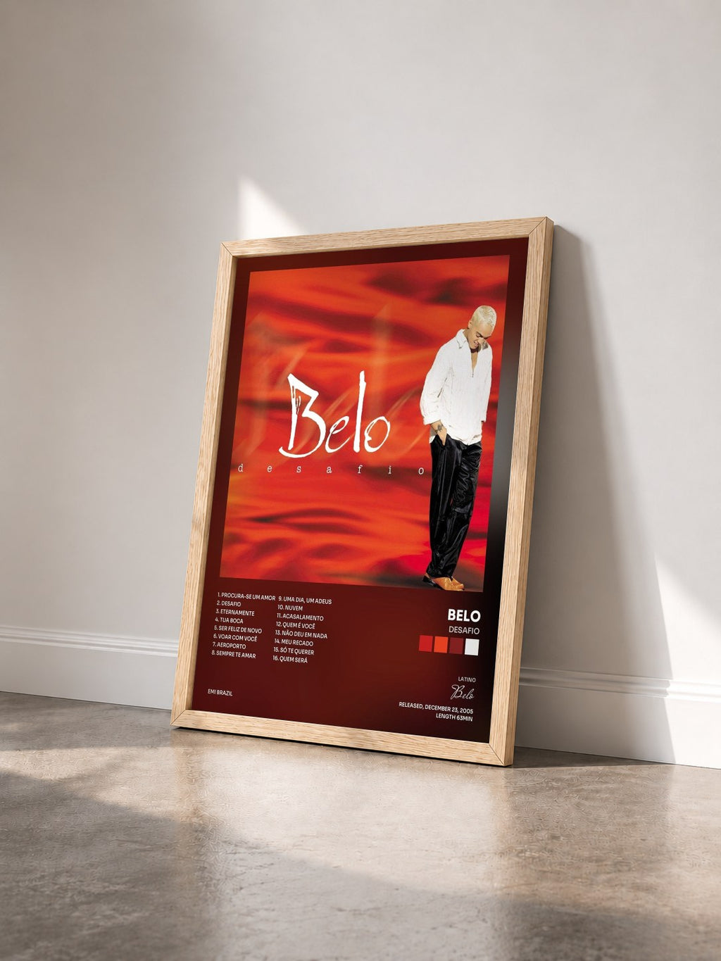 #bois Tableau de l'album Desafio de Belo vu de trois quarts, cadre en bois brut