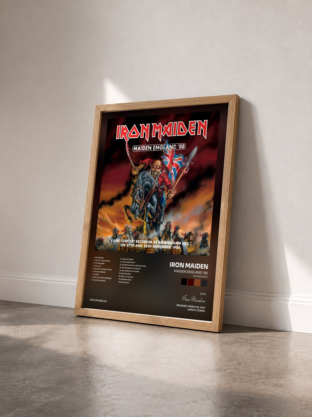 #bois Tableau de l'album Maiden England '88 (2013 Remaster) de Iron Maiden vu de trois quarts, cadre en bois brut