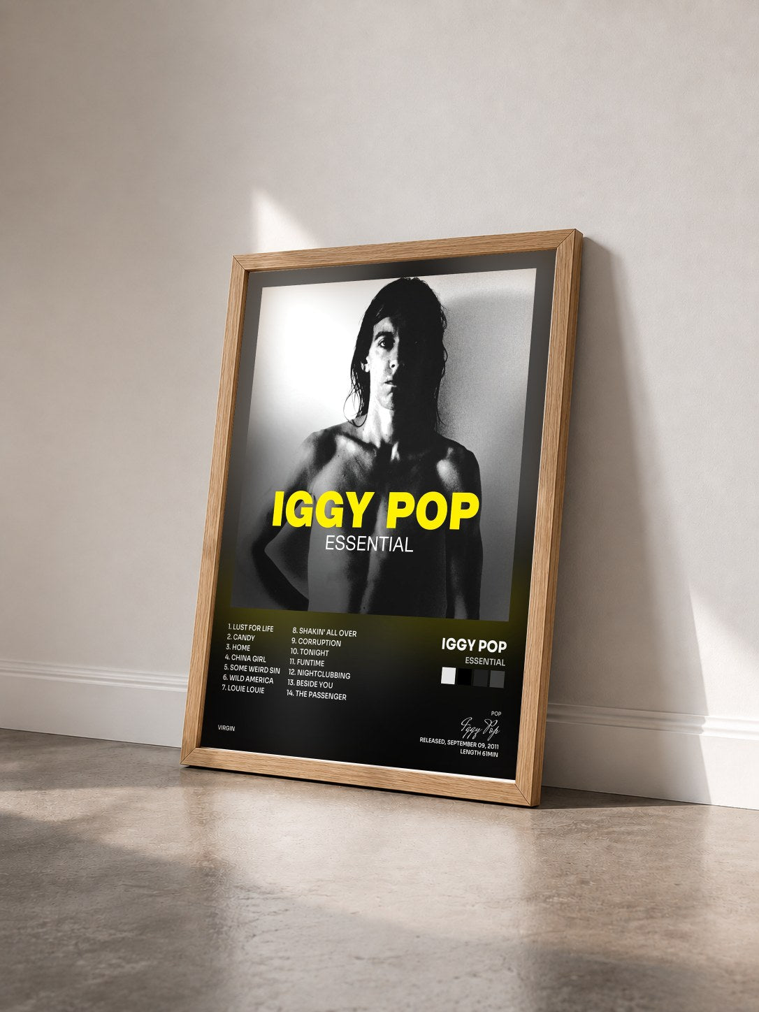 #bois Tableau de l'album Essential de Iggy Pop vu de trois quarts, cadre en bois brut