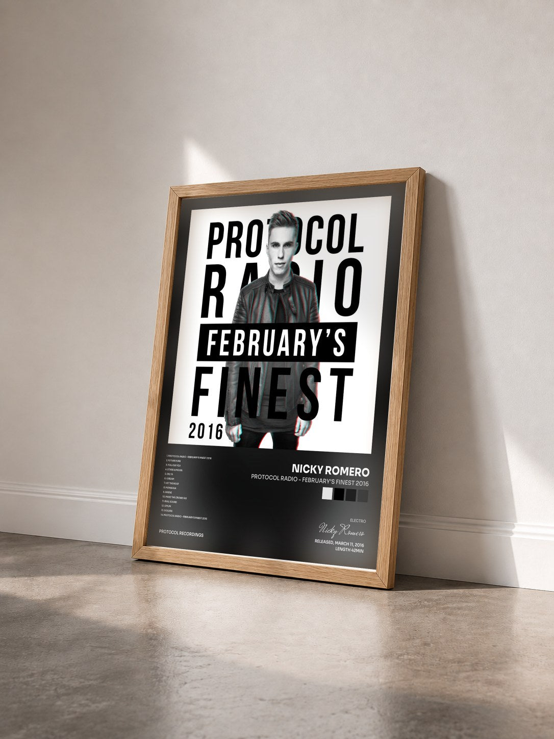 #bois Tableau de l'album Protocol Radio - February's Finest 2016 de Nicky Romero vu de trois quarts, cadre en bois brut