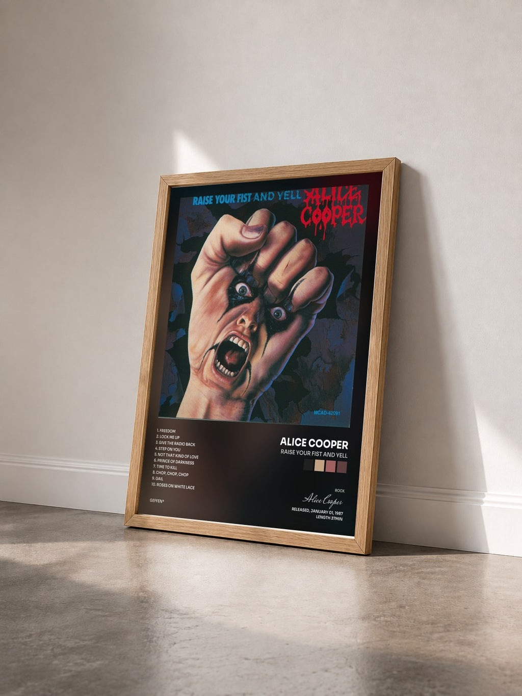 #bois Tableau de l'album Raise Your Fist And Yell de Alice Cooper vu de trois quarts, cadre en bois brut