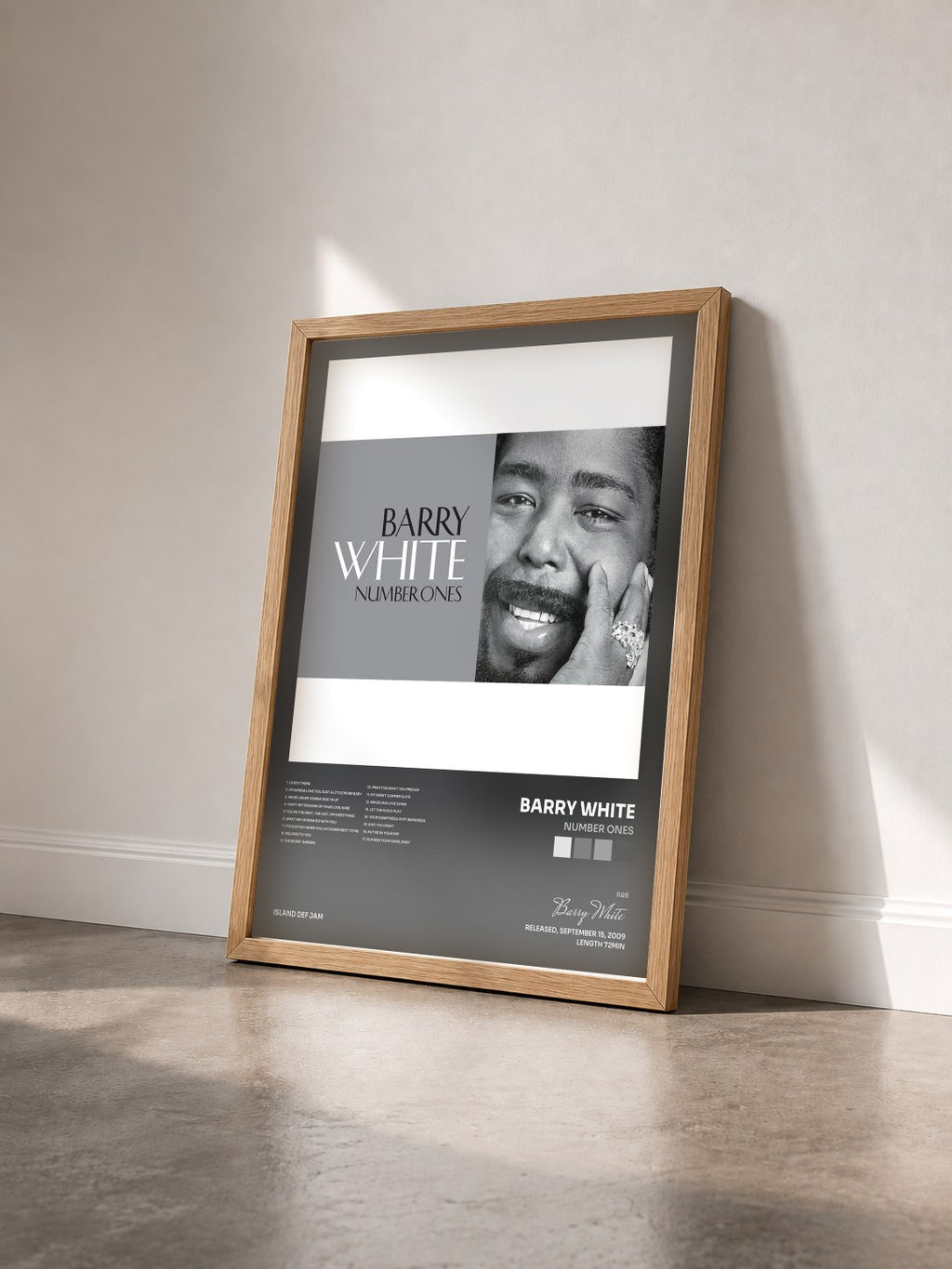 #bois Tableau de l'album Number Ones de Barry White vu de trois quarts, cadre en bois brut