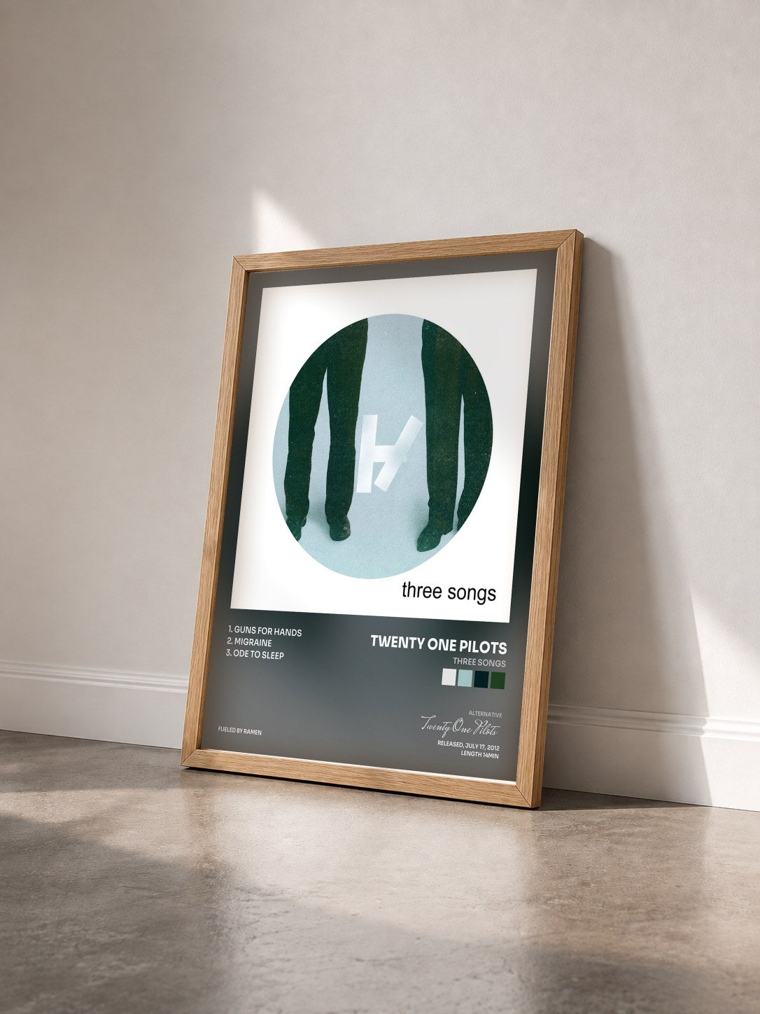 #bois Tableau de l'album three songs de Twenty One Pilots vu de trois quarts, cadre en bois brut