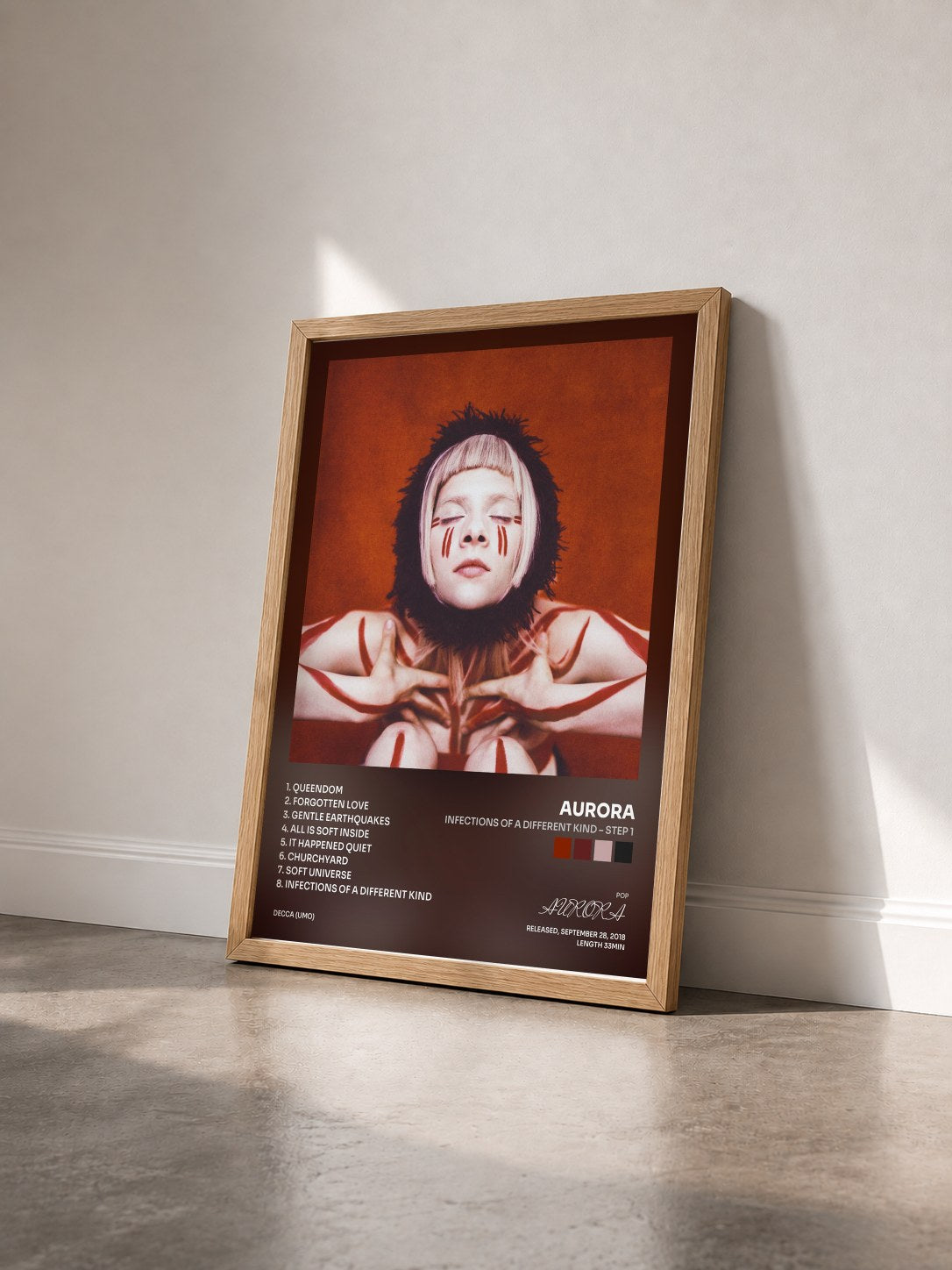#bois Tableau de l'album Infections Of A Different Kind – Step 1 de AURORA vu de trois quarts, cadre en bois brut