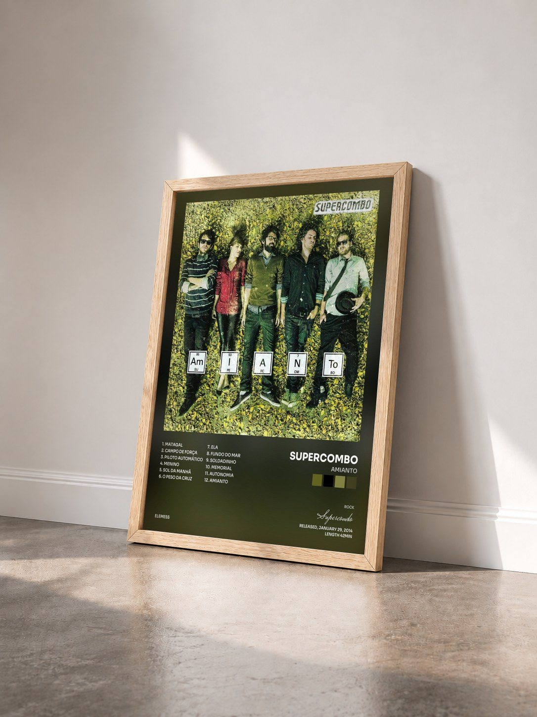 #bois Tableau de l'album Amianto de Supercombo vu de trois quarts, cadre en bois brut