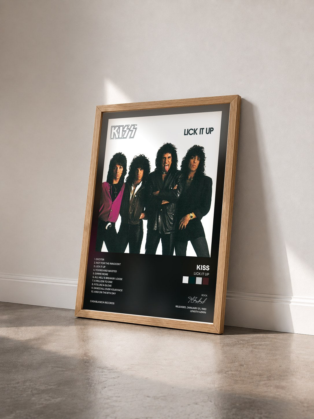 #bois Tableau de l'album Lick It Up de KISS vu de trois quarts, cadre en bois brut