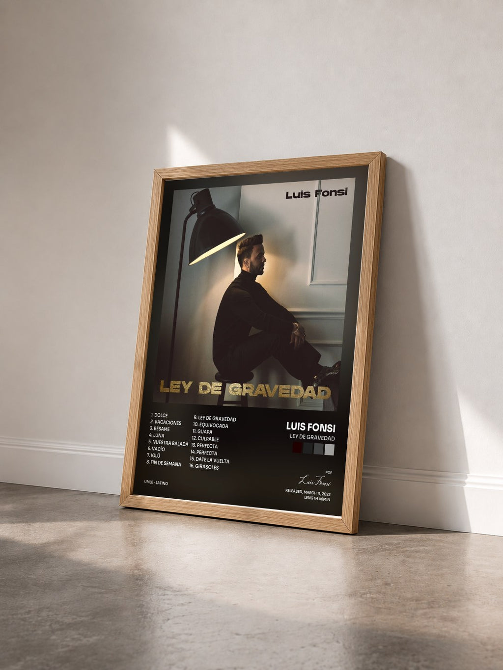 #bois Tableau de l'album Ley De Gravedad de Luis Fonsi vu de trois quarts, cadre en bois brut
