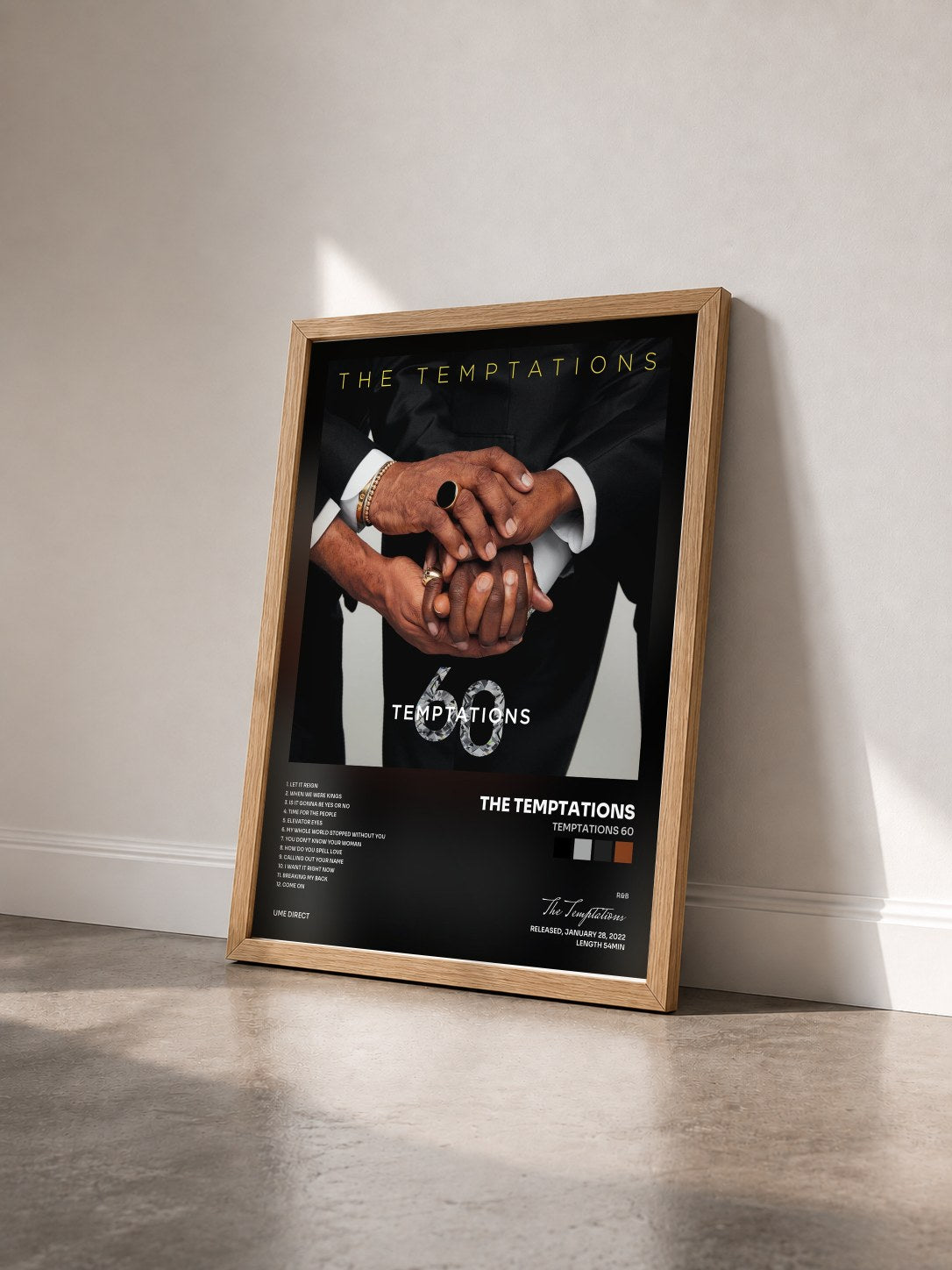 #bois Tableau de l'album Temptations 60 de The Temptations vu de trois quarts, cadre en bois brut