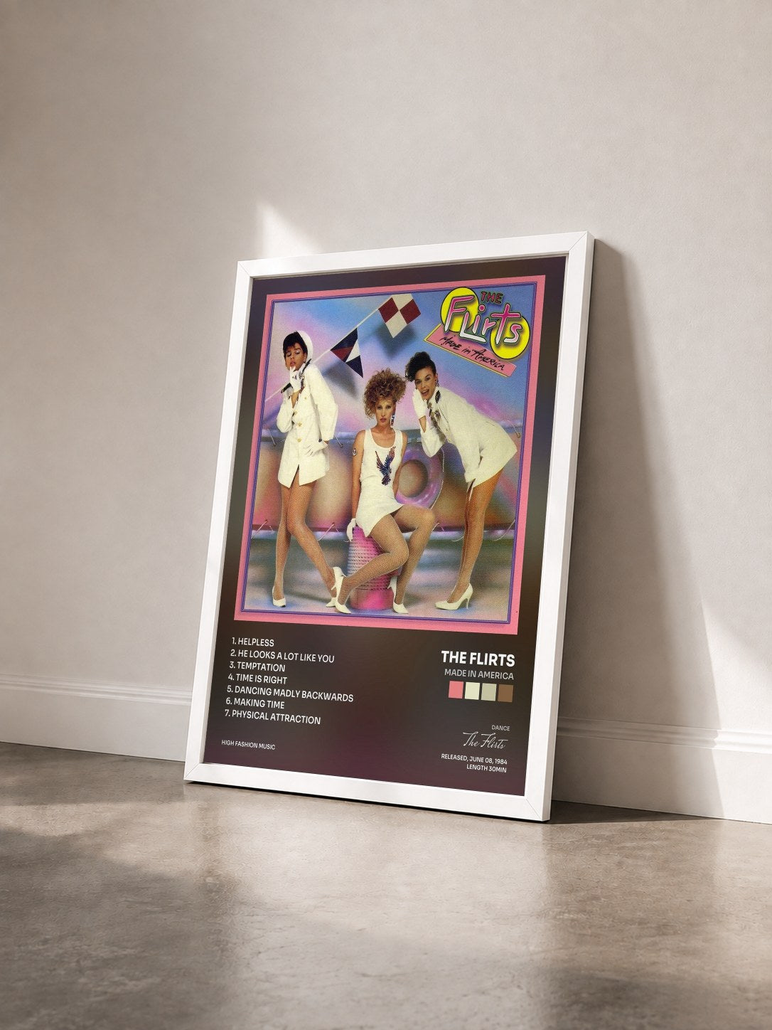 #blanc Tableau de l'album Made In America de The Flirts vu de trois quarts, cadre blanc