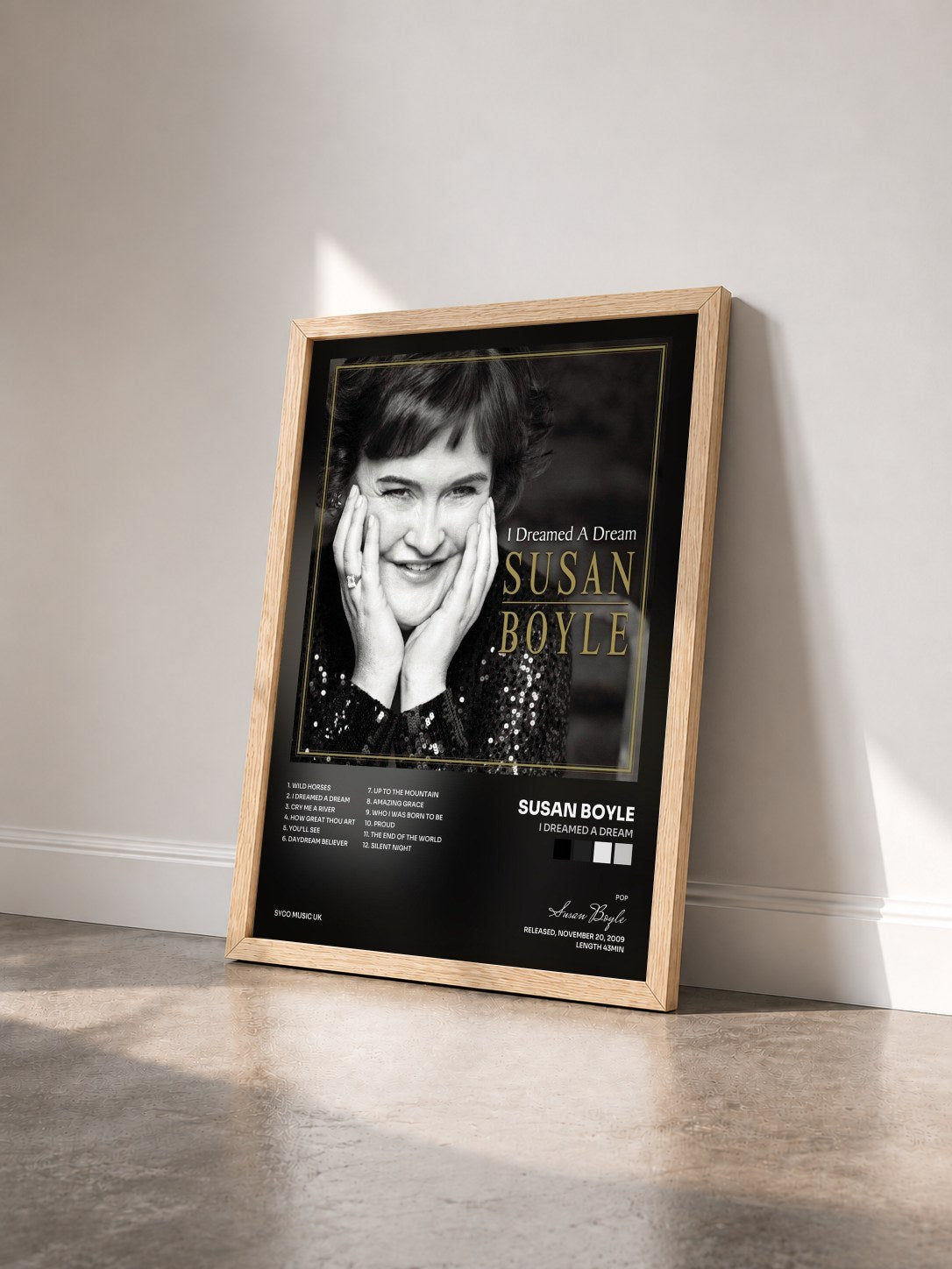 #bois Tableau de l'album I Dreamed A Dream de Susan Boyle vu de trois quarts, cadre en bois brut