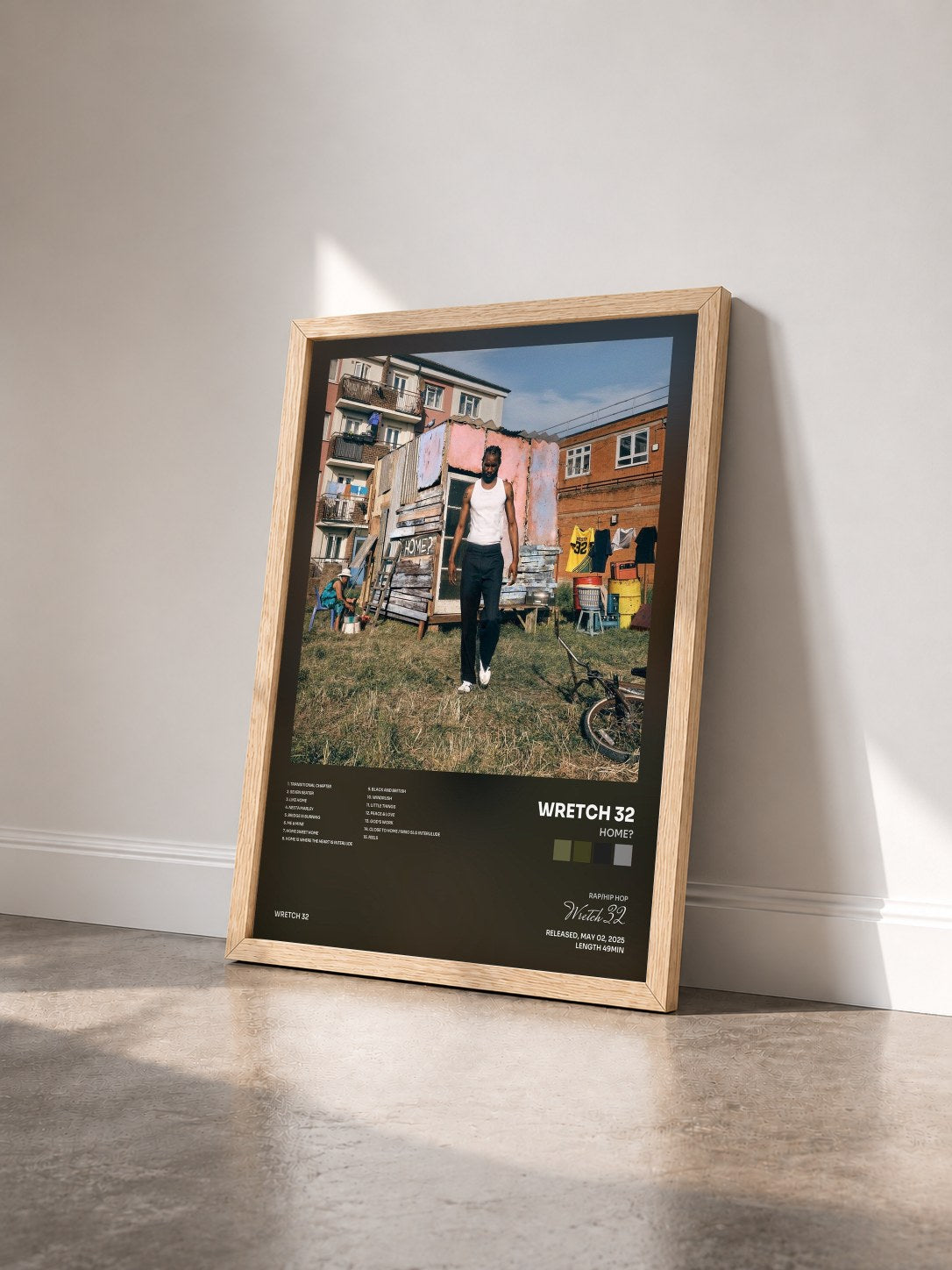 #bois Tableau de l'album HOME? de Wretch 32 vu de trois quarts, cadre en bois brut