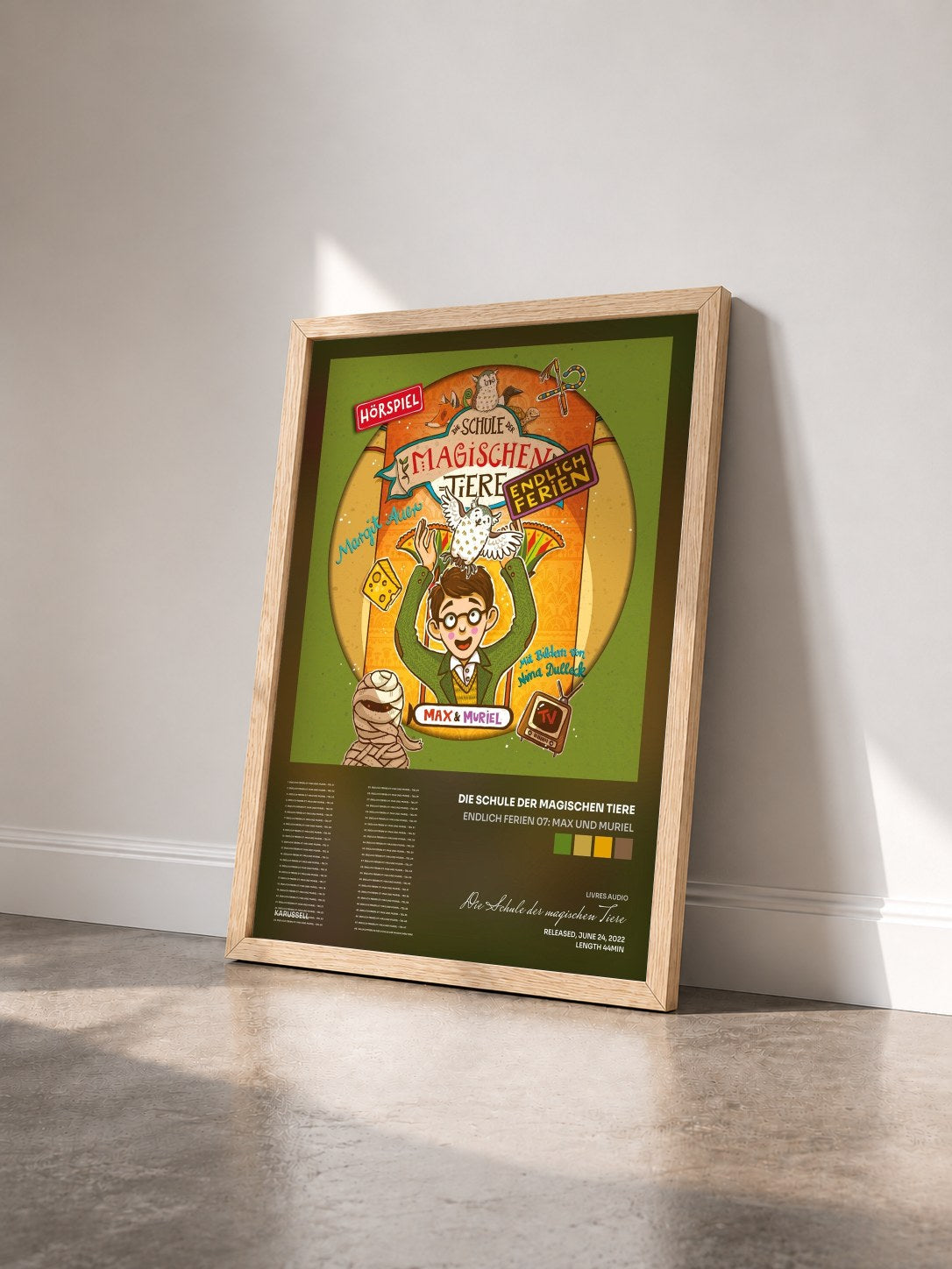 #bois Tableau de l'album Endlich Ferien 07: Max und Muriel de Die Schule der magischen Tiere vu de trois quarts, cadre en bois brut