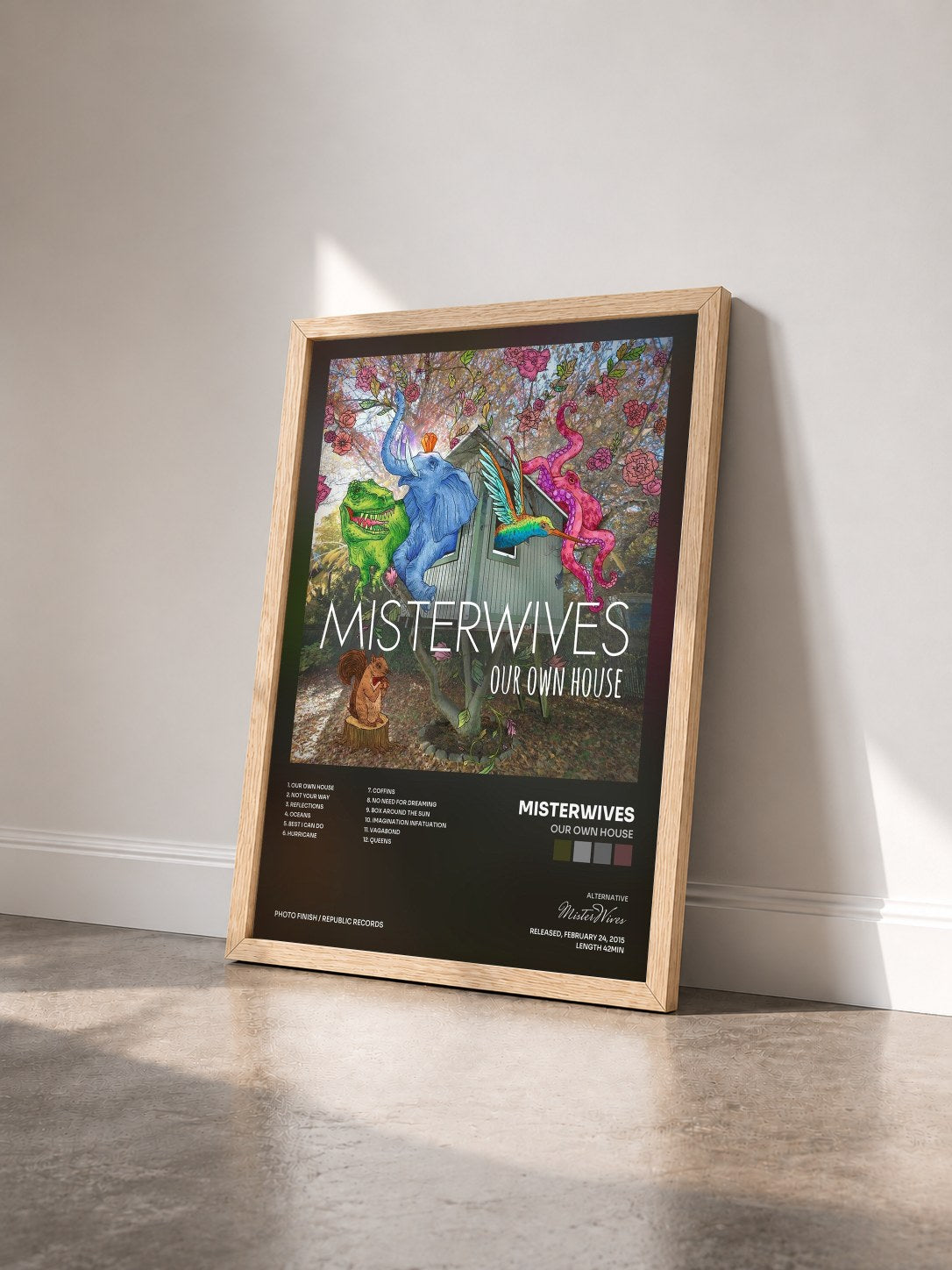 #bois Tableau de l'album Our Own House de MisterWives vu de trois quarts, cadre en bois brut