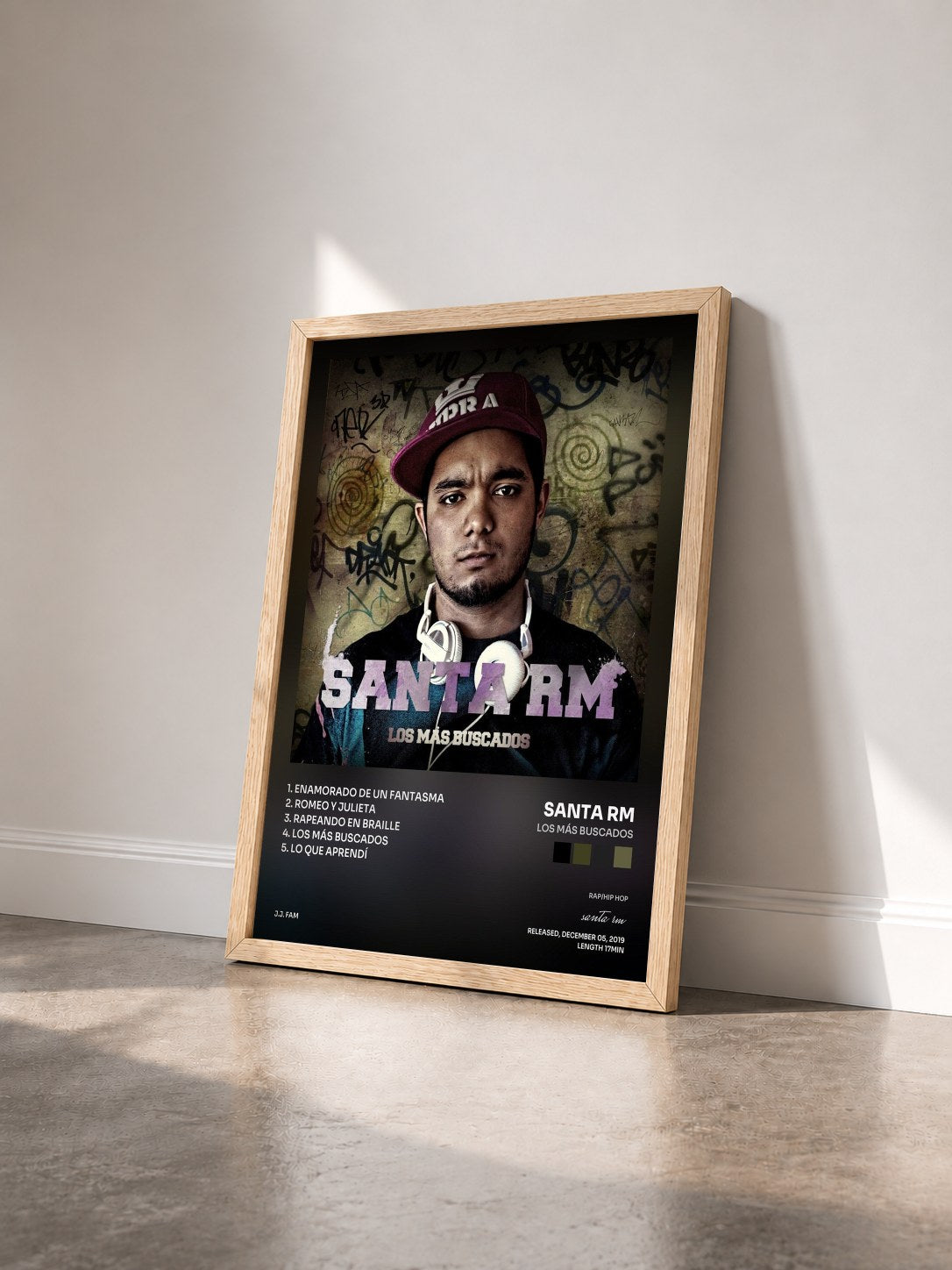 #bois Tableau de l'album Los Más Buscados de santa rm vu de trois quarts, cadre en bois brut