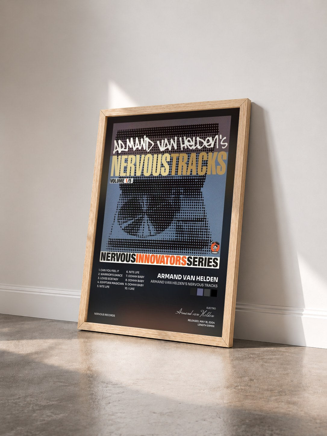 #bois Tableau de l'album Armand Van Helden's Nervous Tracks de Armand van Helden vu de trois quarts, cadre en bois brut