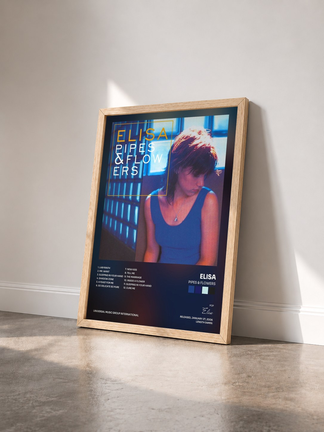 #bois Tableau de l'album Pipes & Flowers de Elisa vu de trois quarts, cadre en bois brut