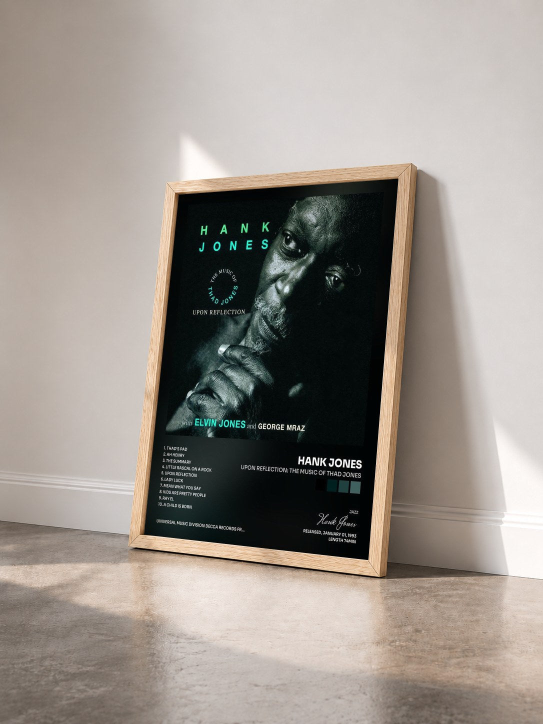 #bois Tableau de l'album Upon Reflection: The Music Of Thad Jones de Hank Jones vu de trois quarts, cadre en bois brut