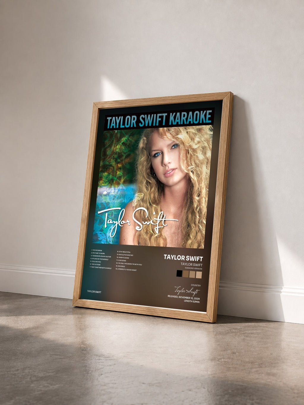 #bois Tableau de l'album Taylor Swift (Karaoke Version) de Taylor Swift vu de trois quarts, cadre en bois brut