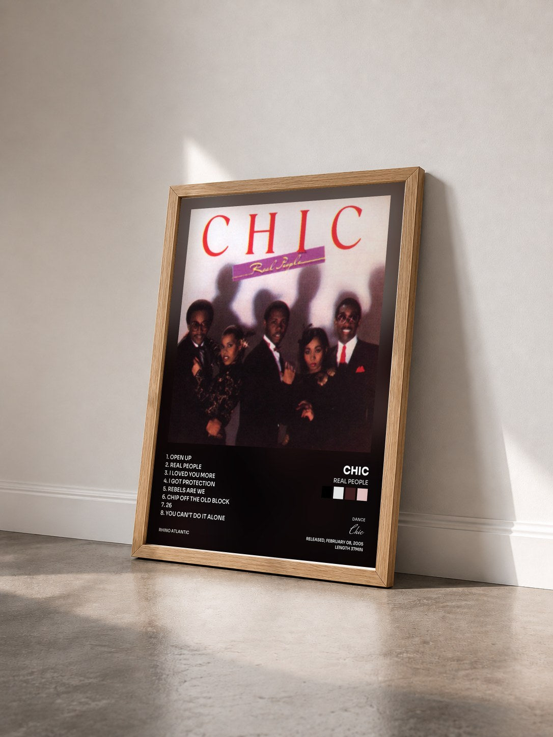 #bois Tableau de l'album Real People de Chic vu de trois quarts, cadre en bois brut