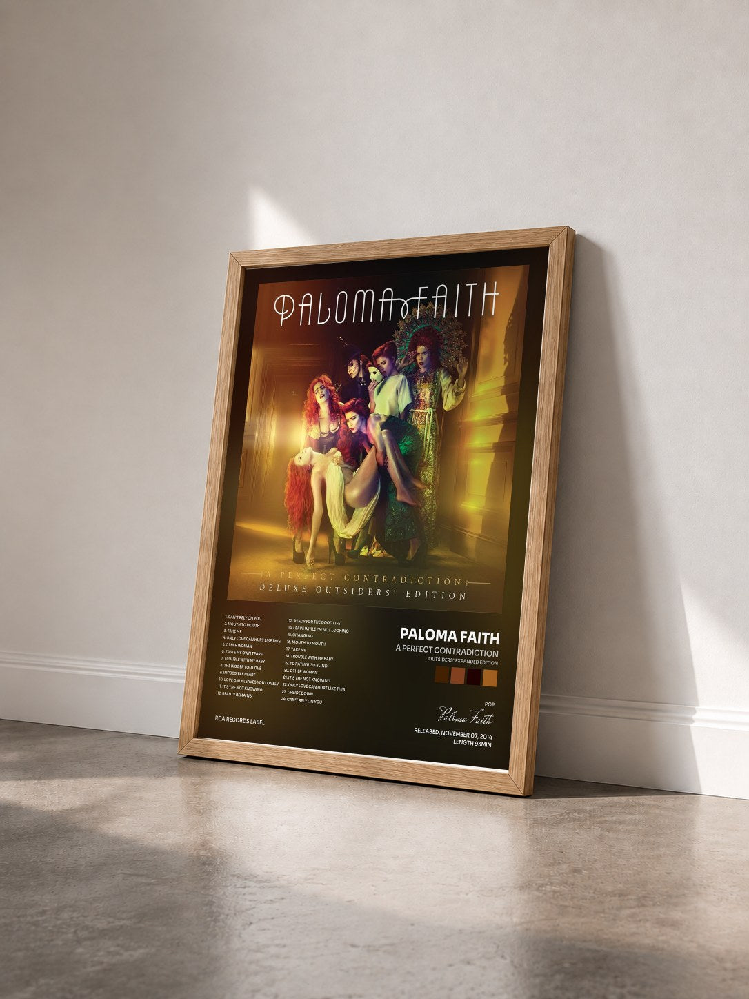 #bois Tableau de l'album A Perfect Contradiction (Outsiders' Expanded Edition) de Paloma Faith vu de trois quarts, cadre en bois brut