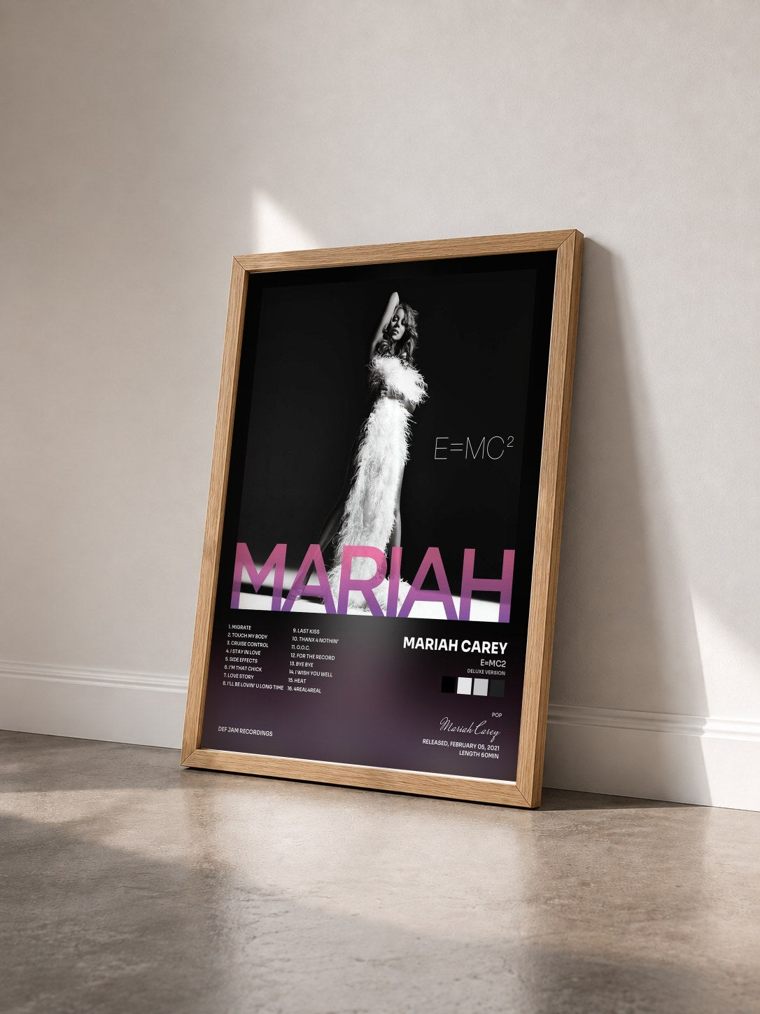 #bois Tableau de l'album E=MC2 (Deluxe Version) de Mariah Carey vu de trois quarts, cadre en bois brut