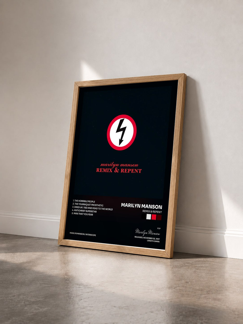 #bois Tableau de l'album Remix & Repent de Marilyn Manson vu de trois quarts, cadre en bois brut