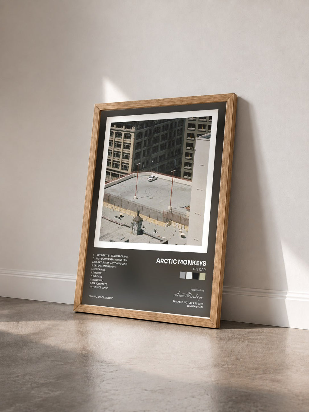 #bois Tableau de l'album The Car de Arctic Monkeys vu de trois quarts, cadre en bois brut