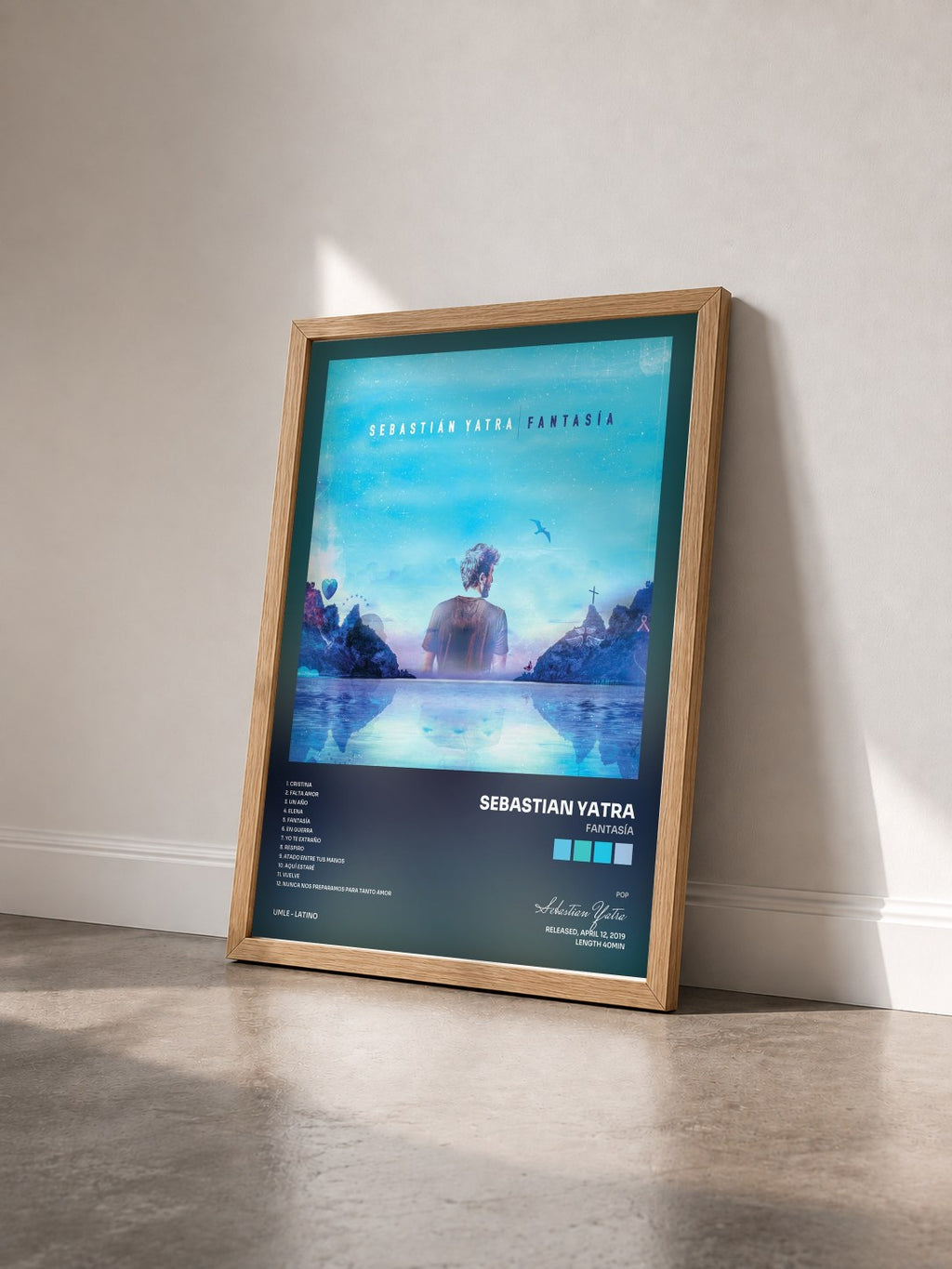 #bois Tableau de l'album FANTASÍA de Sebastian Yatra vu de trois quarts, cadre en bois brut