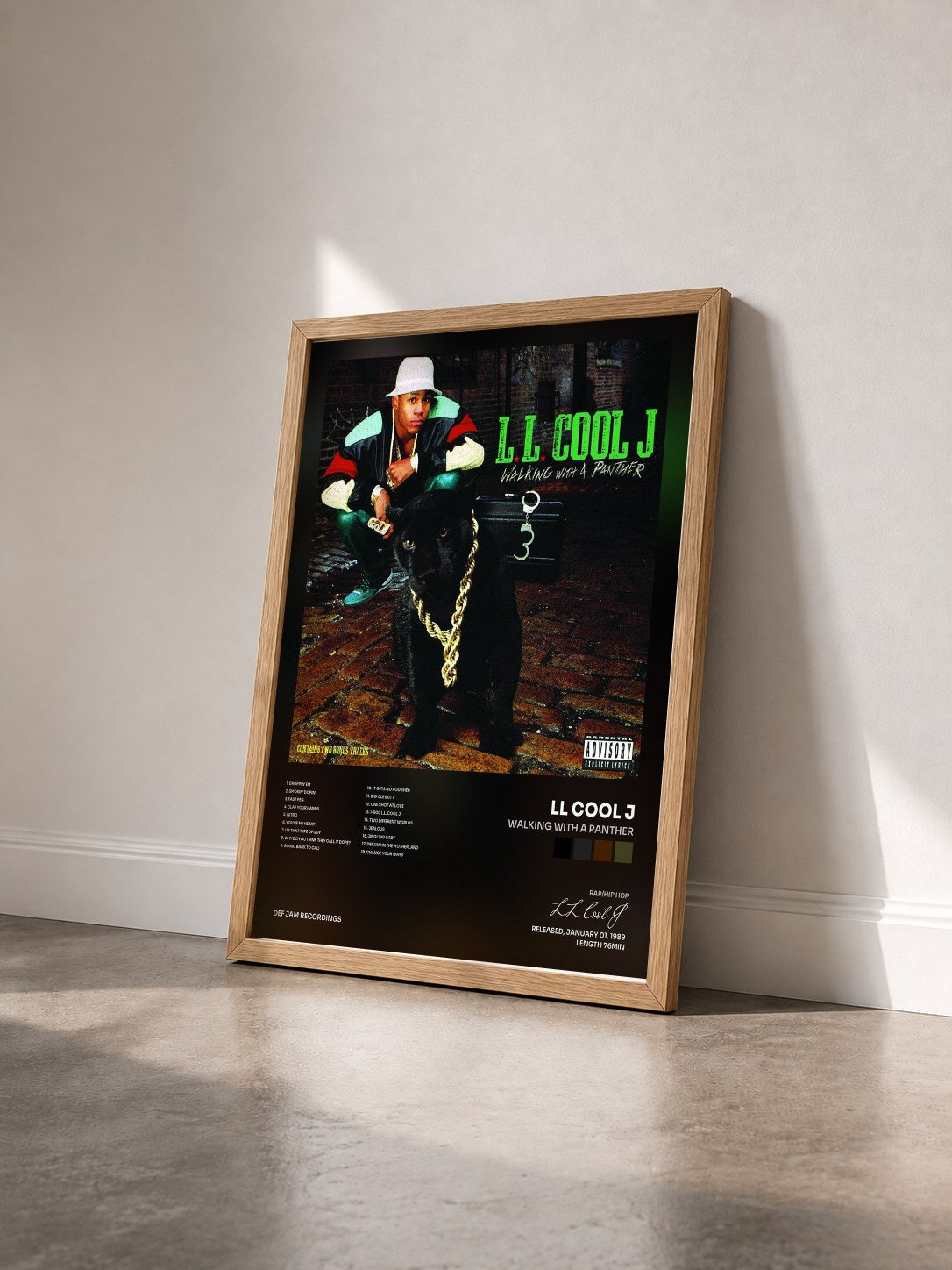 #bois Tableau de l'album Walking With A Panther de LL Cool J vu de trois quarts, cadre en bois brut