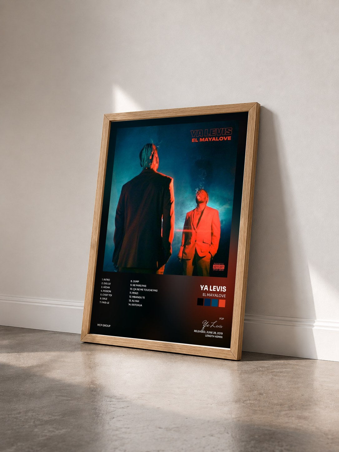 #bois Tableau de l'album El mayalove de Ya Levis vu de trois quarts, cadre en bois brut