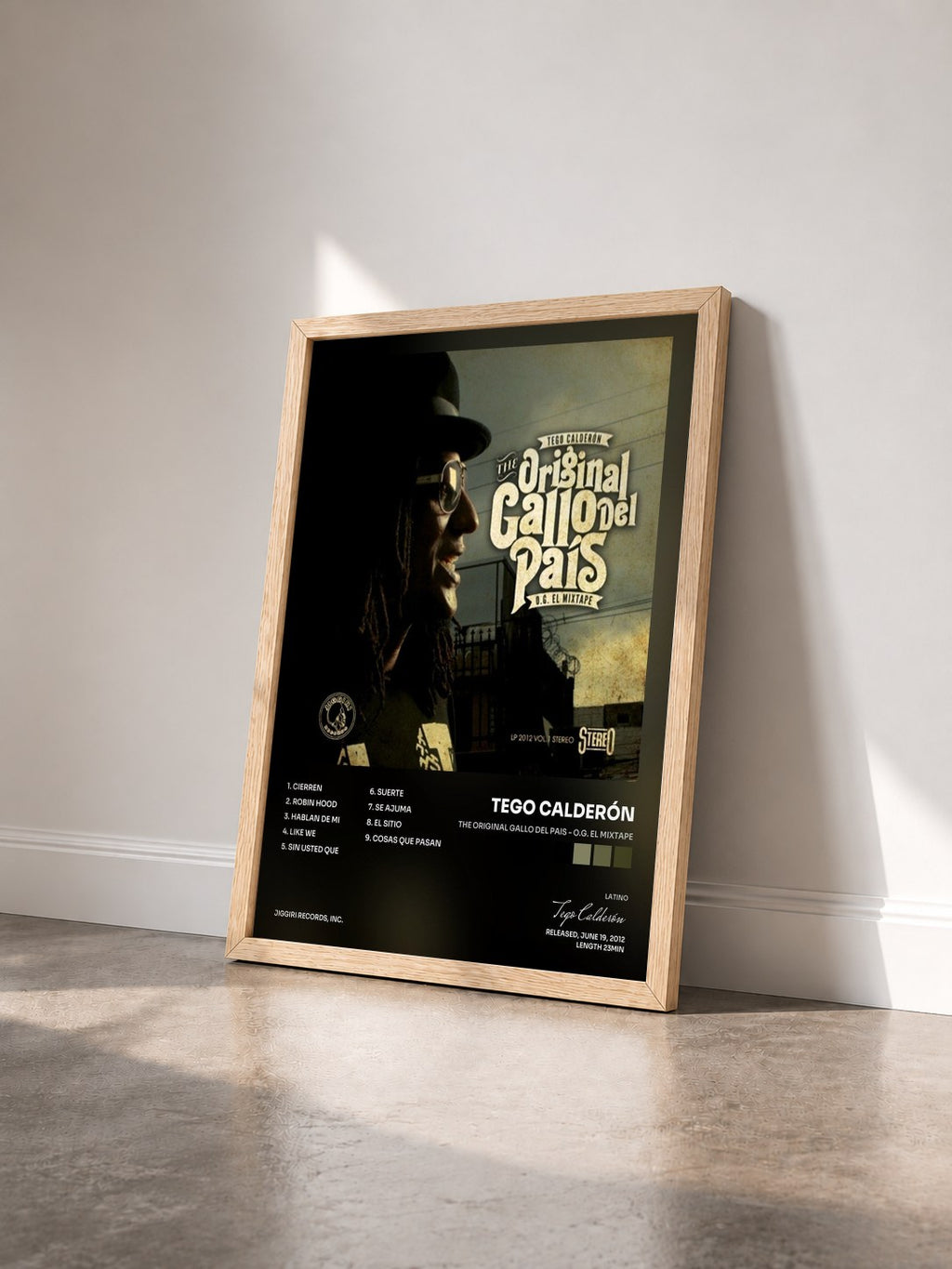 #bois Tableau de l'album The Original Gallo Del Pais - O.G. El Mixtape de Tego Calderón vu de trois quarts, cadre en bois brut