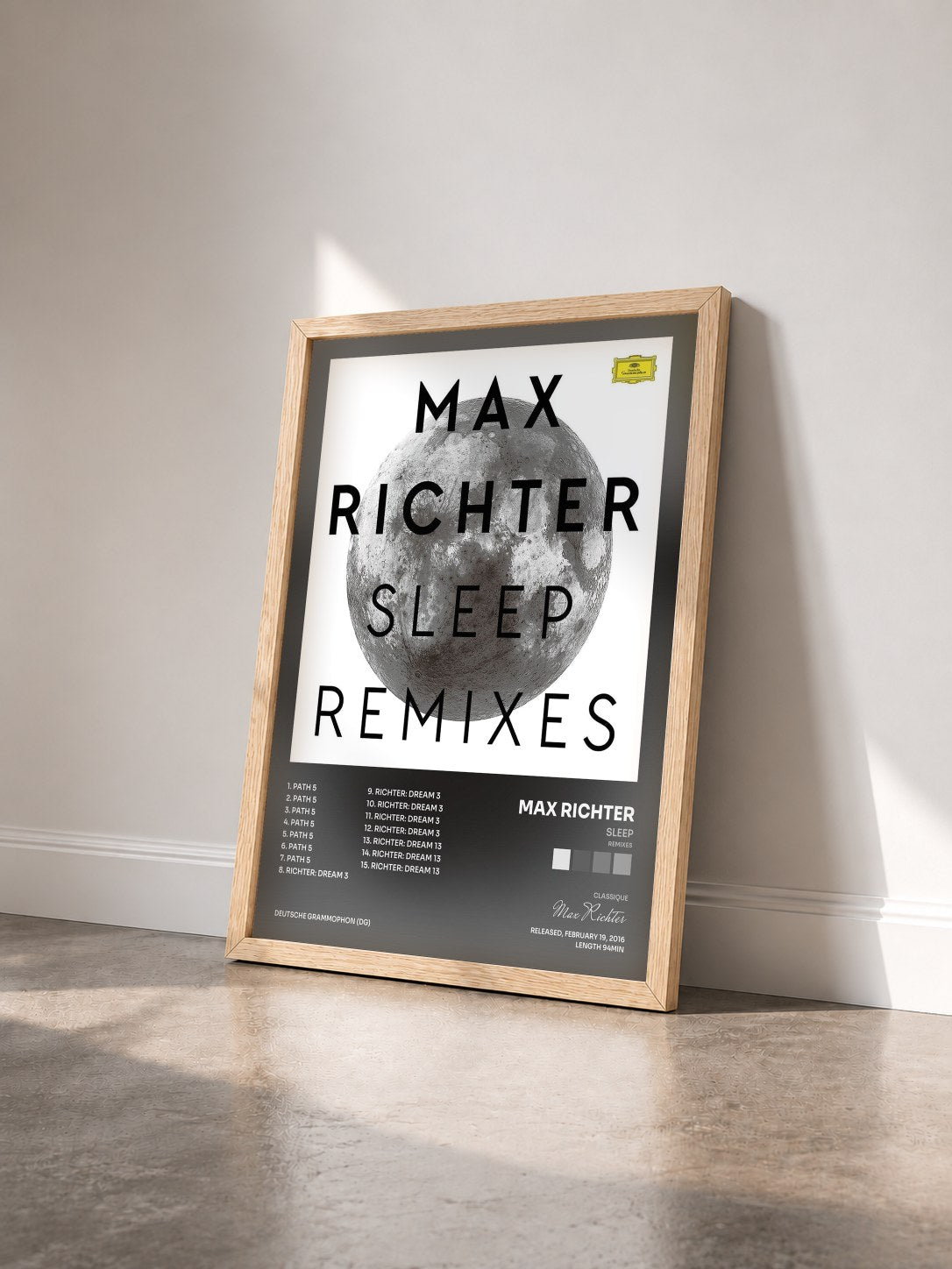 #bois Tableau de l'album Sleep (Remixes) de Max Richter vu de trois quarts, cadre en bois brut