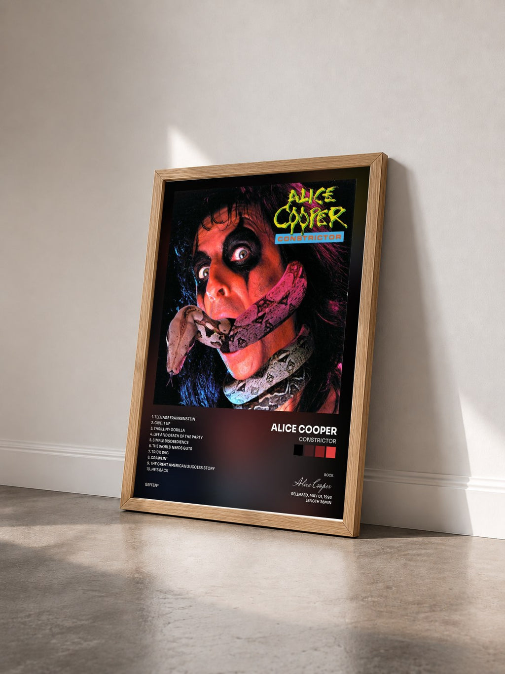 #bois Tableau de l'album Constrictor de Alice Cooper vu de trois quarts, cadre en bois brut