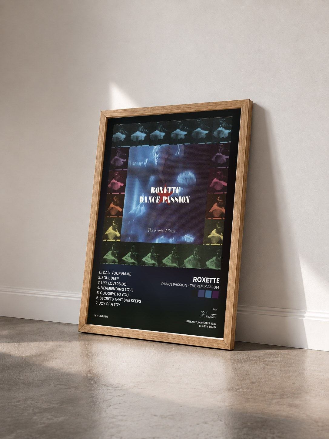 #bois Tableau de l'album Dance Passion - The Remix Album de Roxette vu de trois quarts, cadre en bois brut