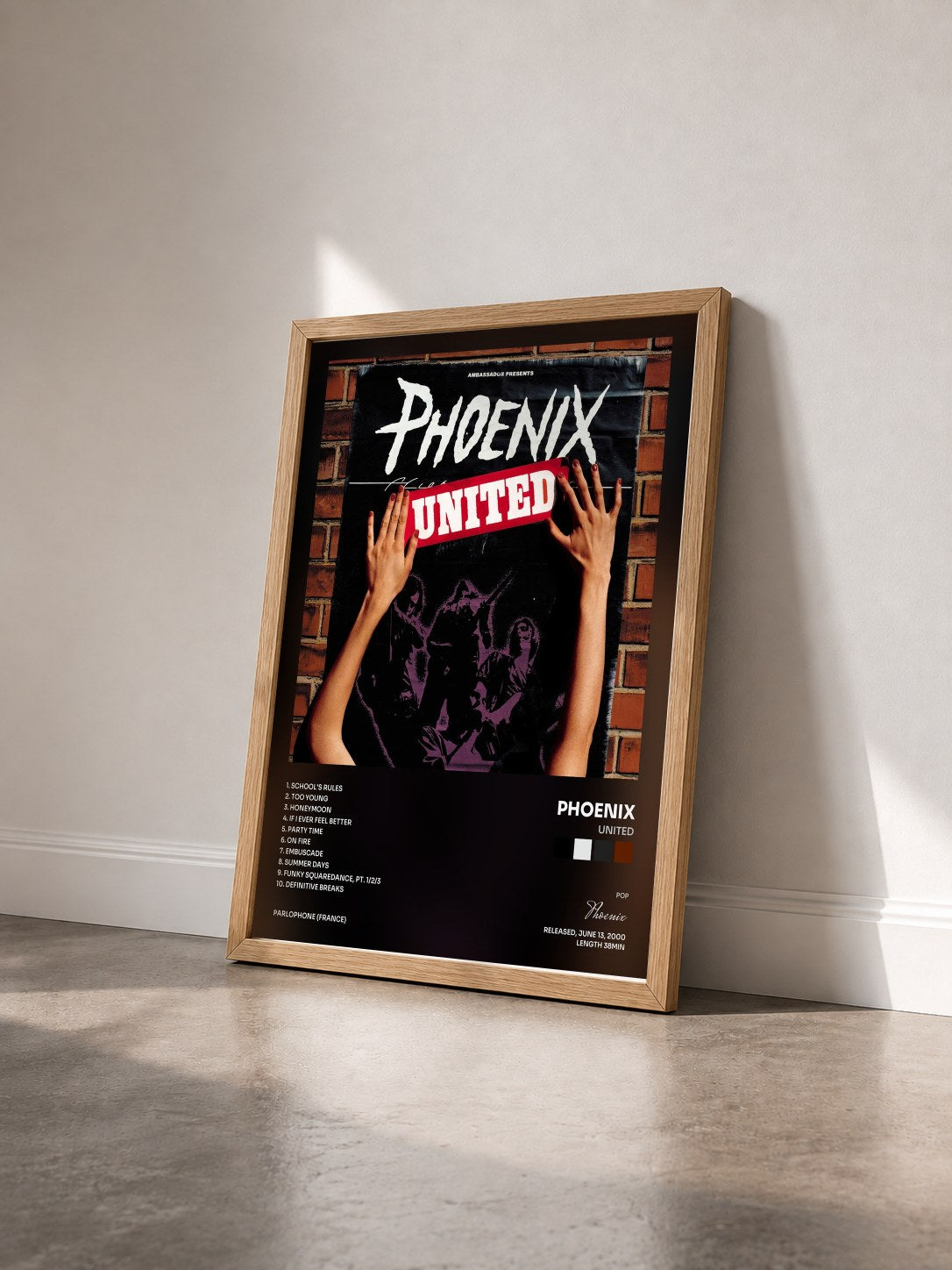 #bois Tableau de l'album United de Phoenix vu de trois quarts, cadre en bois brut