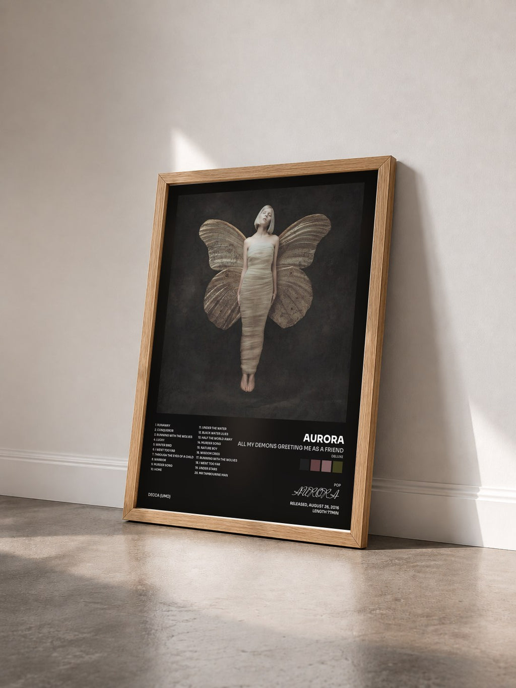 #bois Tableau de l'album All My Demons Greeting Me As A Friend (Deluxe) de AURORA vu de trois quarts, cadre en bois brut
