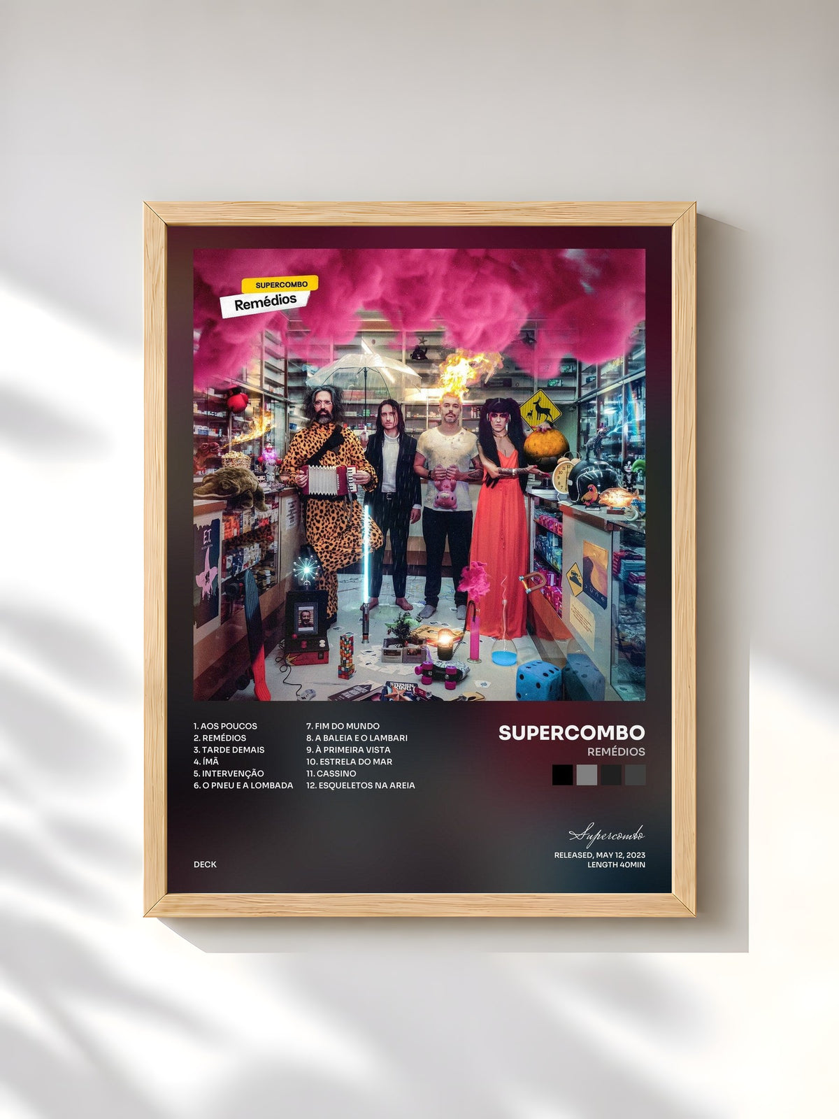 #bois Tableau de l'album Remédios de Supercombo, cadre en bois brut, imprimé et encadré en France