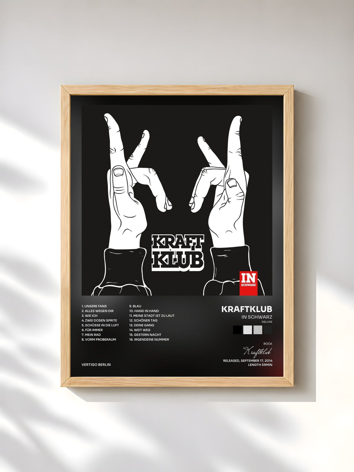 #bois Tableau de l'album In Schwarz (Deluxe) de Kraftklub, cadre en bois brut, imprimé et encadré en France