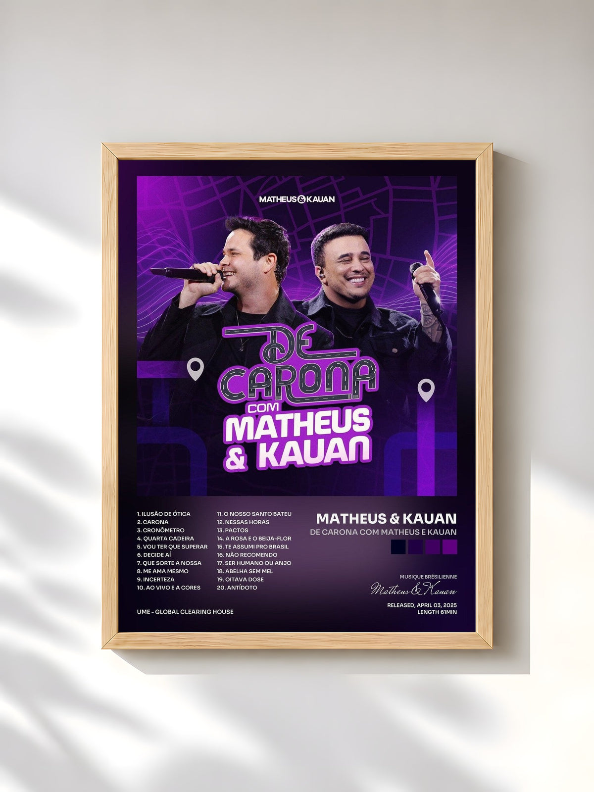 #bois Tableau de l'album De Carona com Matheus e Kauan de Matheus & Kauan, cadre en bois brut, imprimé et encadré en France